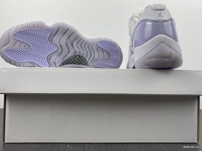 One Kick Air Low Pure AH7860-101 11 Violet WMNS Jordan 0713